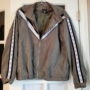 Justify lightweight zip up street wear jacket size large